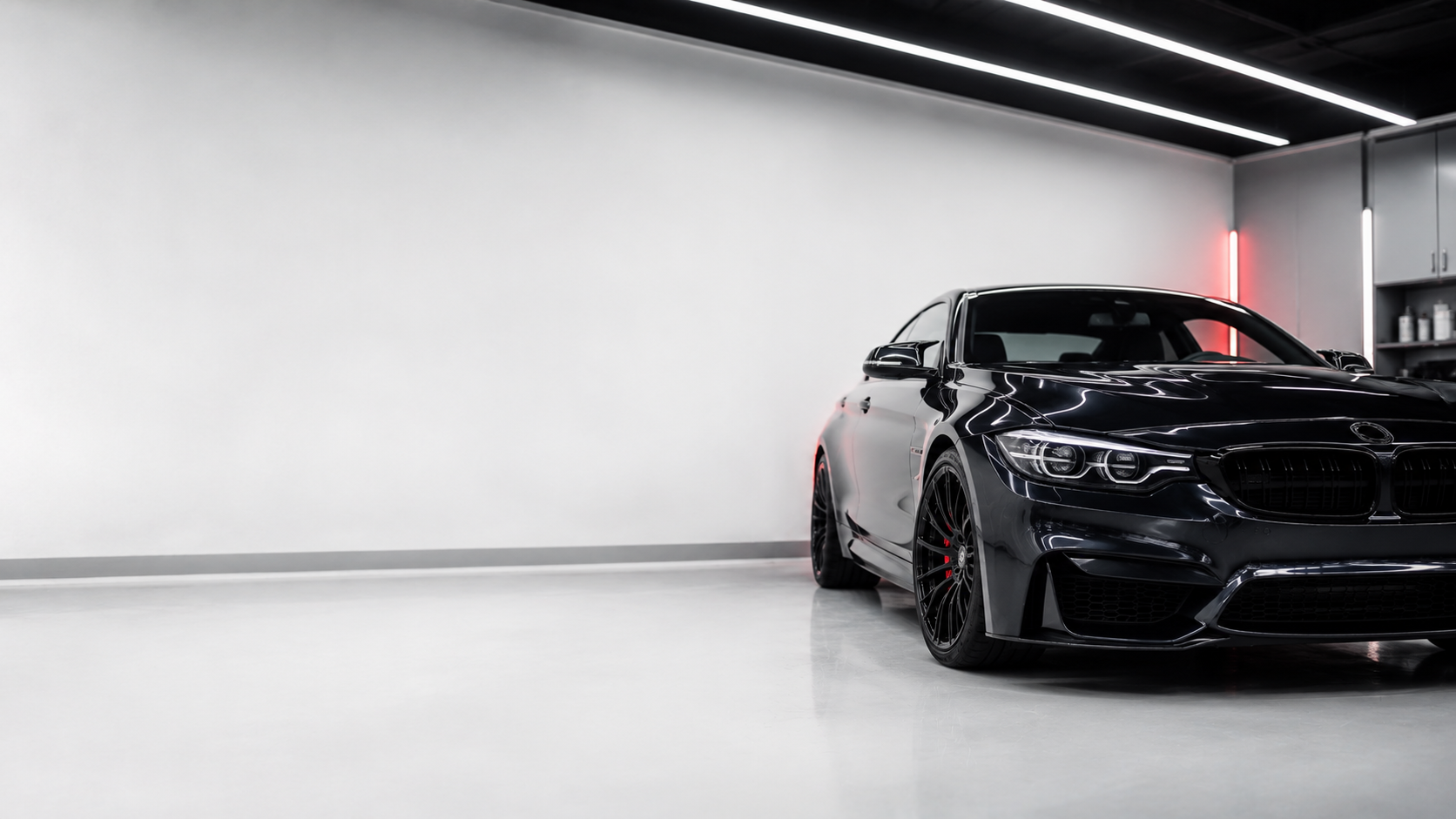 Estética automotiva com carro preto